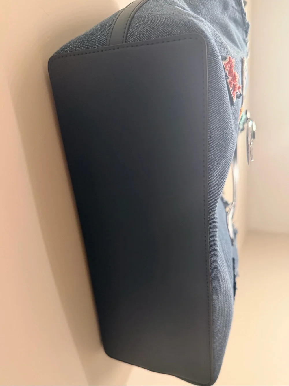 MICHAEL KORS WASHED DENIM CONVERTIBLE TOTE WITH PATCHES BAG CHARM
